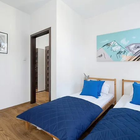 Comfortable Near The Old Town By Renters Апартаменты *