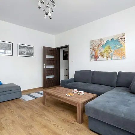 Comfortable Near The Old Town By Renters Апартаменты